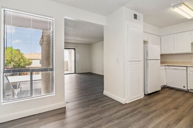 Building Photo - Updated 3 Bedroom Condo in Desert Shores V...