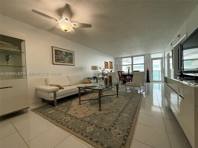 Building Photo - 9511 Collins Ave