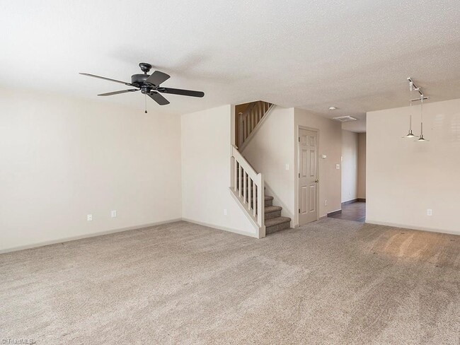 Building Photo - Immaculate Maintenance Free 3 bedroom/2.5 bath Townhouse in Rachel's Keep community off West Wend...