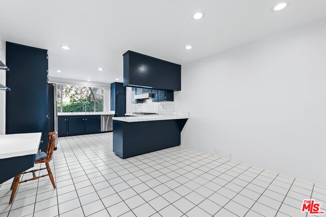 Building Photo - 6441 Tahoe Dr