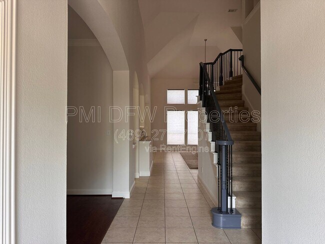 Building Photo - 2610 Meadow Ridge Dr