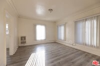 Building Photo - 946 S Burlington Ave