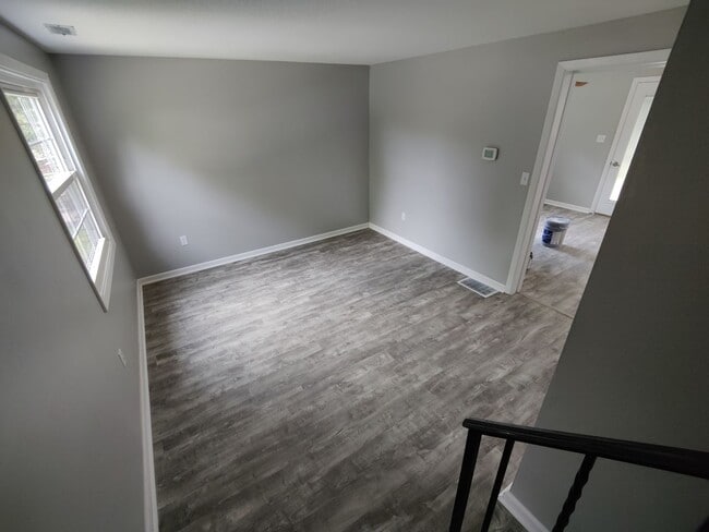Building Photo - 1468 Parkview Dr