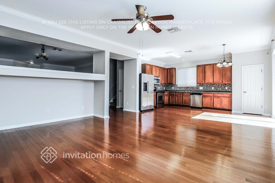 Building Photo - 17548 Queensland St