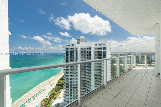 Building Photo - 16445 Collins Ave