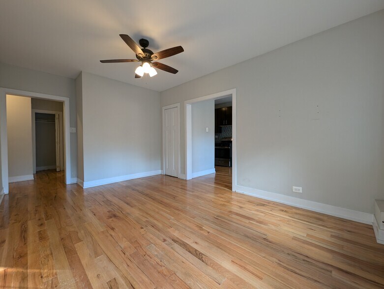 Building Photo - 628 W Cornelia Ave