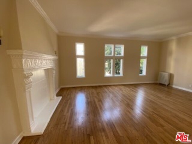 Building Photo - 1750 N Serrano Ave
