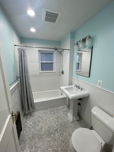 Building Photo - 44 Waverley Ave