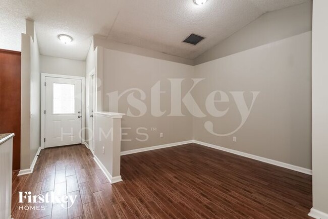 Building Photo - 1598 Twin Oak Dr W