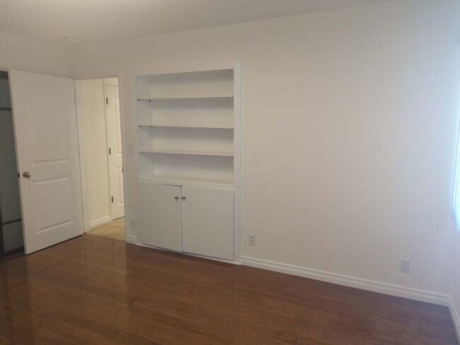 Building Photo - Gorgeous 3 bed 2.5 bath home with stunning Ocean Views and lots of natural light, in the highly s...