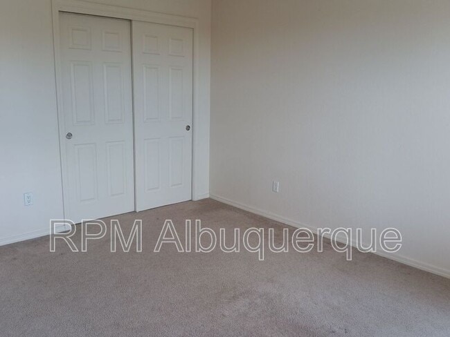 Building Photo - 7100 Alexandria Dr NE