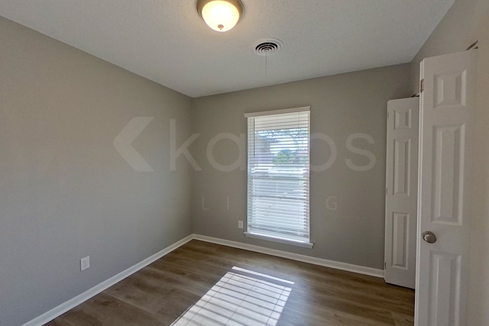 Building Photo - 3400 Teckla Blvd