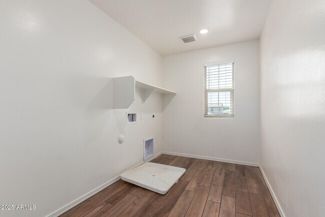 Building Photo - 25548 W Euclid Ave