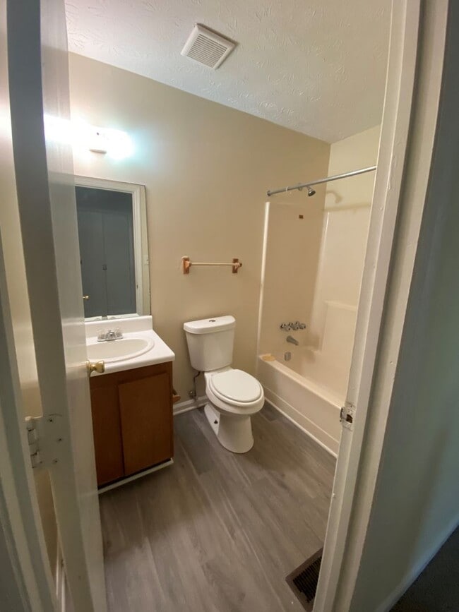 Building Photo - 2 Bedroom 2.5 Bath Townhome in Austell