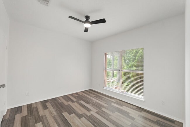 Building Photo - 57 Foxhall Crescent Dr