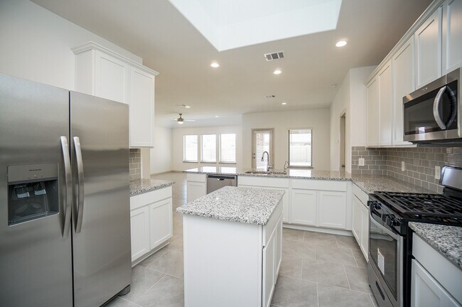 Building Photo - 3318 Parker Trce Dr