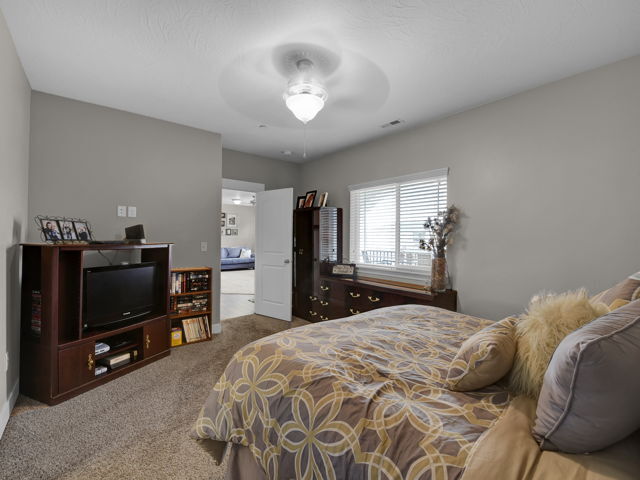 Building Photo - Condo in Saratoga Springs Available July 20th