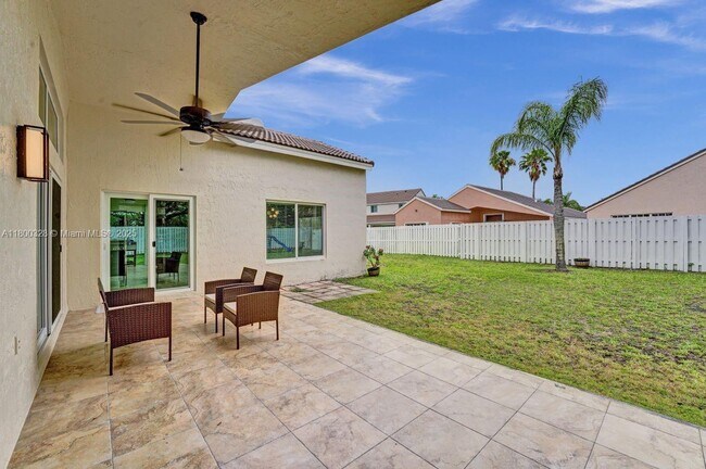 Building Photo - 1063 Cedar Falls Dr
