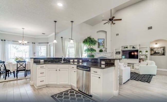 Building Photo - 21002 Villa Valencia