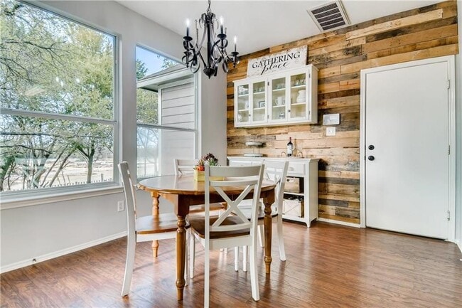 Building Photo - 903 Peyton Pl