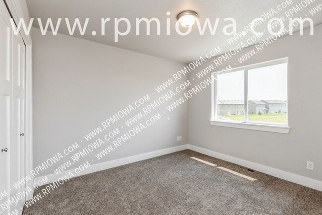 Building Photo - AWESOME LOCATION!! 3 Bedroom, 2.5 Bathroom...