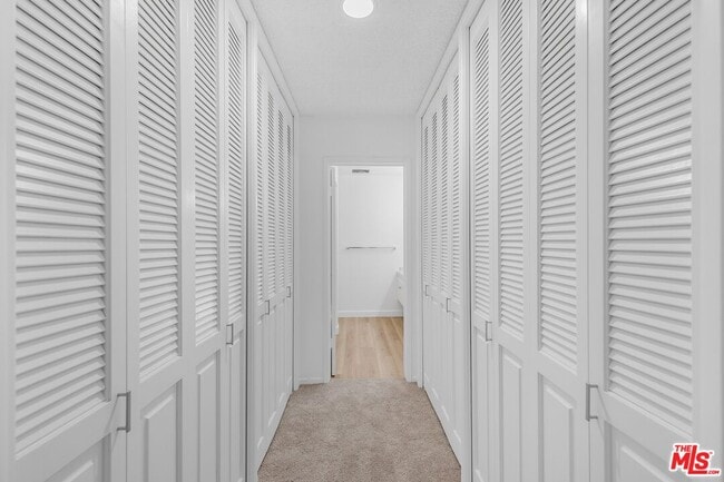 Building Photo - 825 S Gretna Green Way