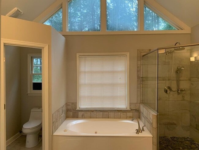 Building Photo - 3014 Eglantine Ct