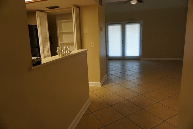 Building Photo - 2 Bedroom 2 Bathroom End Unit Townhome Close to NAS
