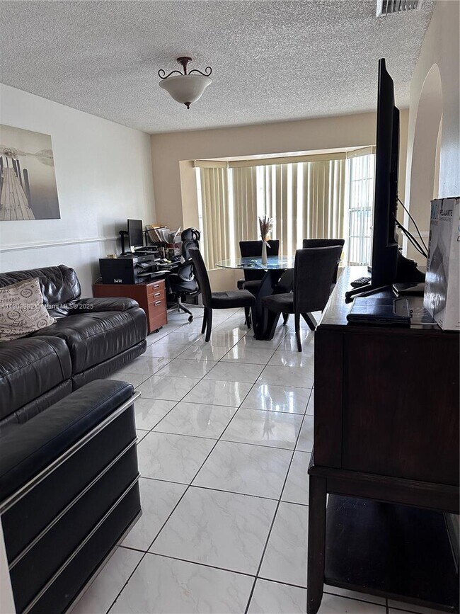 Building Photo - 16215 SW 139th Ct