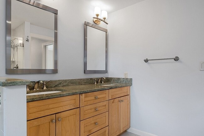 Building Photo - 2 Sunset Ridge