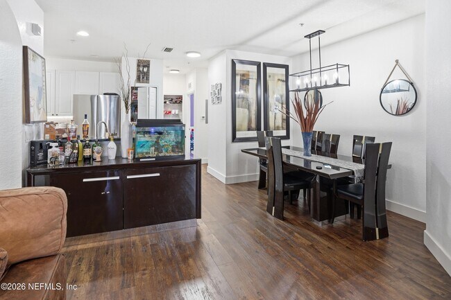 Building Photo - 450 La Travesia Flora