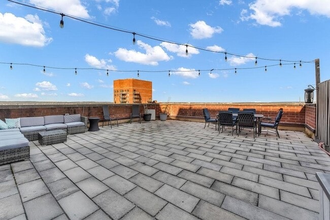 Building Photo - 2110 Harmon Cove Tower