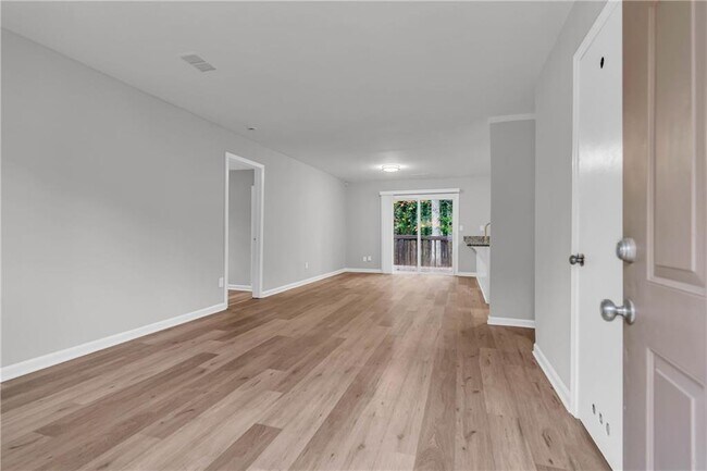 Building Photo - 3368 Lincolndale Ct