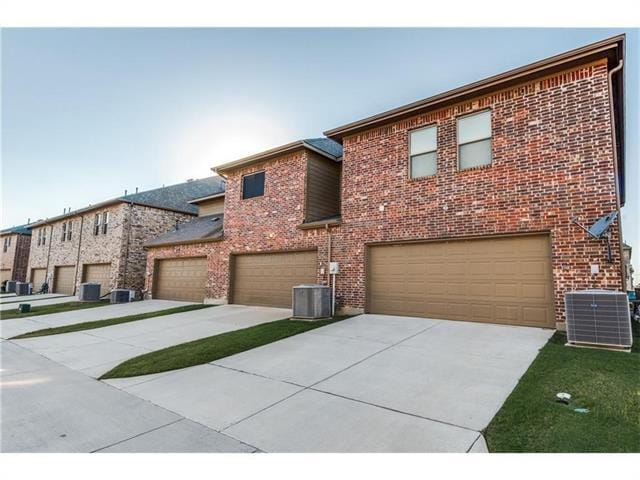 Building Photo - 4240 Comanche Dr