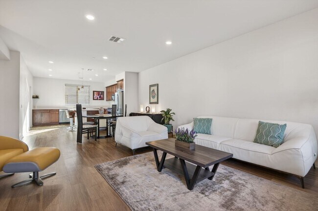 Building Photo - 3-Bed + 3.5-Bath Townhouse | Springville | Camarillo | Unfurnished