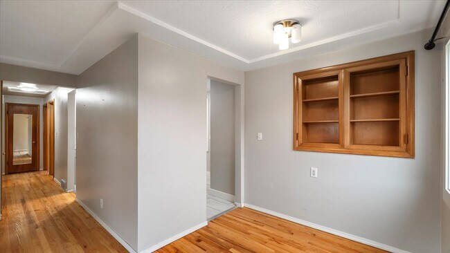 Building Photo - 1527 E Rockwell Ave