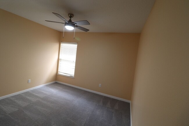 Building Photo - 324 Red Kite Dr
