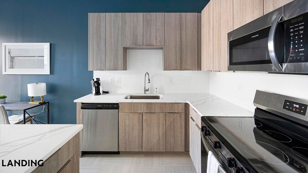 Building Photo - 600 19th St N