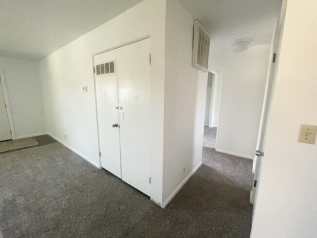 Building Photo - Italian Estates Property Managment