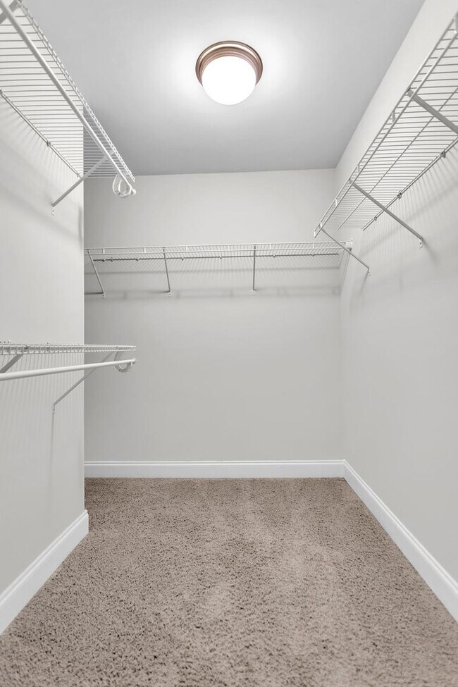 Building Photo - Stunning Executive Townhome in Gated Brook...