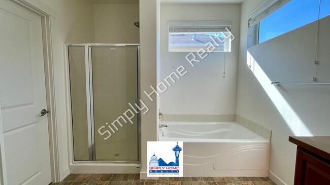 Building Photo - Welcome to Your 4-Bedroom Dream Home!??