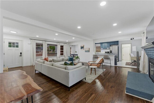 Building Photo - 2393 Lilla Cir SW