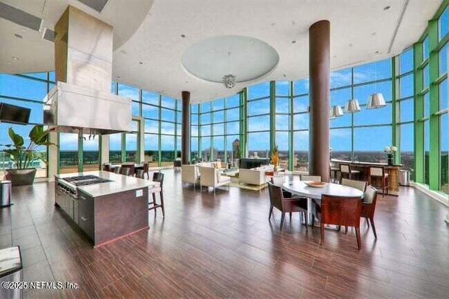 Building Photo - 1431 Riverplace Blvd