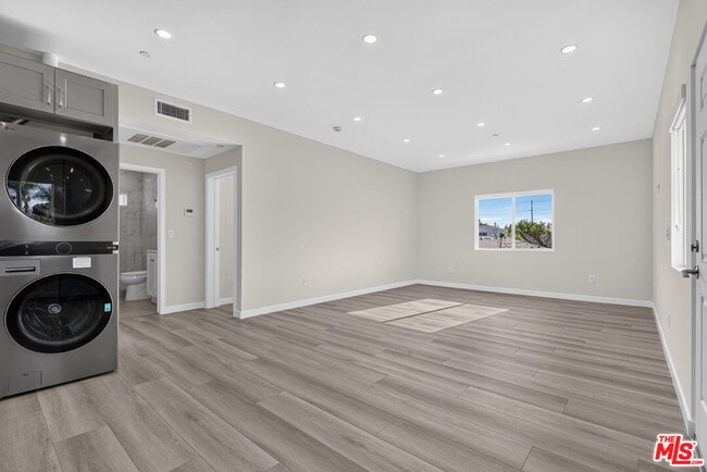 Building Photo - 1809 N Avon St