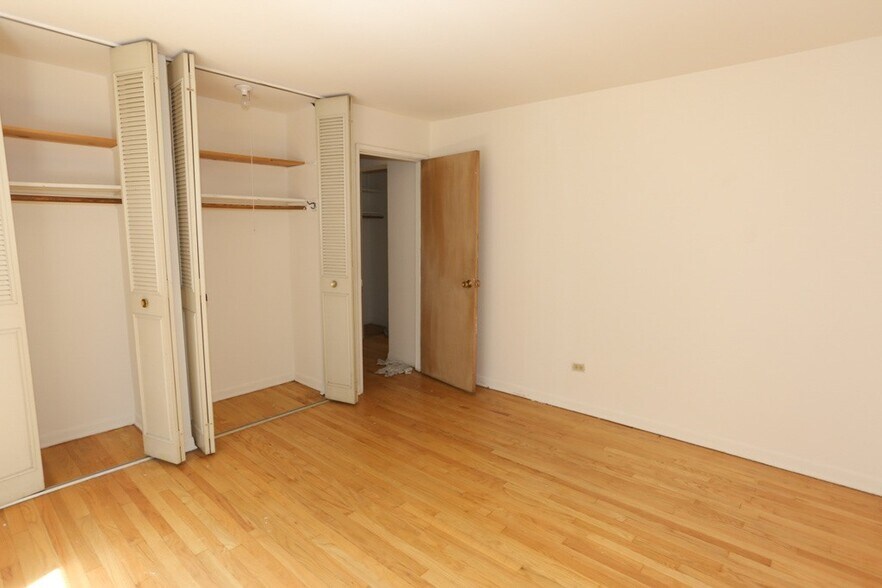 Building Photo - 502 W Briar Pl