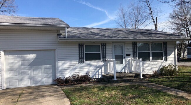 Building Photo - 719-721 E. Monroe