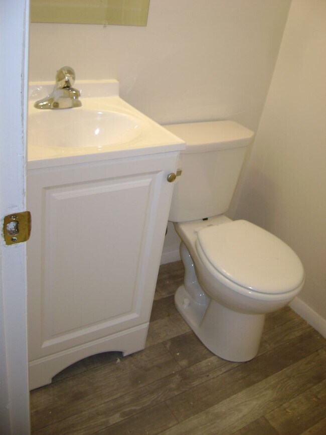 Building Photo - 3BR Townhome with garage! - Northampton School District