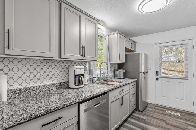 Building Photo - FULLY FURNISHED NORTH AUGUSTA HOME