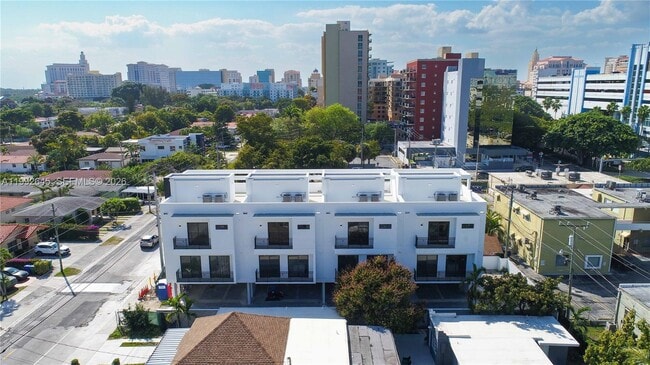 Building Photo - 3345 SW 22nd Terrace