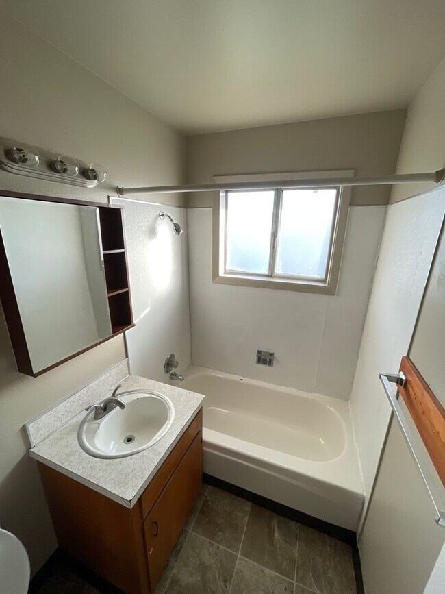 Building Photo - 415-425-435-445 S. 9th St.